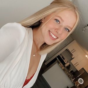 Meet your Posher, Alyssa